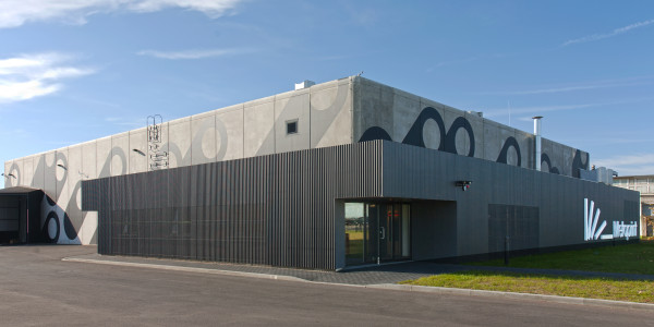 Pintar Fachadas de Naves Industriales, Fábricas y Almacenes en Fuenlabrada · Pintura para Decoración de Fachadas con Logotipos, Marcas o Publicidad