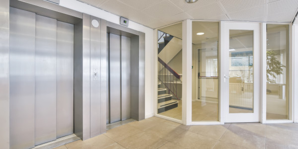 Pintar Fachadas y Patios de Luces de Comunidades Vecinos / Propietarios Fuenlabrada · Pintado de Puertas, Ventanas y Cancelas