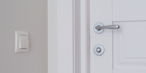 Pintar Fachadas y Patios de Luces de Comunidades Vecinos / Propietarios Fuenlabrada · Pintura para Pintado de Puertas Privadas de Vecinos
