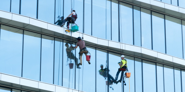 Trabajos Verticales en Fachadas de Edificios / Viviendas Fuenlabrada · Pintado Económico y Rápido de Fachadas