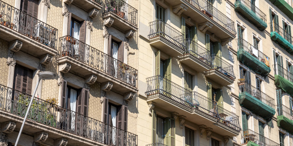 Trabajos Verticales en Fachadas de Edificios / Viviendas Fuenlabrada · Pintado de Fachadas con Difícil Acceso
